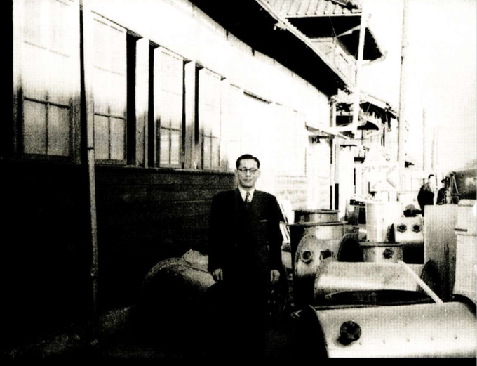 제일제당 부산공장의 설탕 생산시설 준비 모습(1953년)